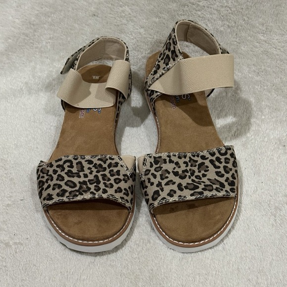 Skechers Bobs Womens Size 8 Tan Desert Kiss Tiger's Eye Leopard Sandals Comfort - Picture 1 of 7